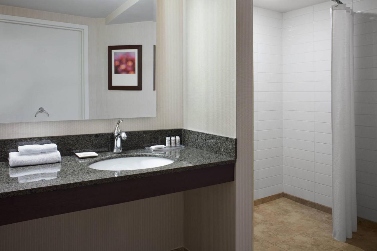 Delta Hotels By Marriott Beausejour Moncton Extérieur photo